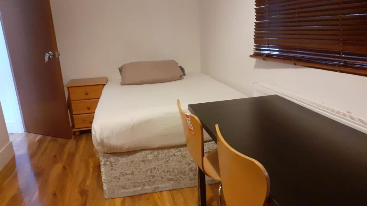 Sw16 Norbury Guesthouse Londra Esterno foto