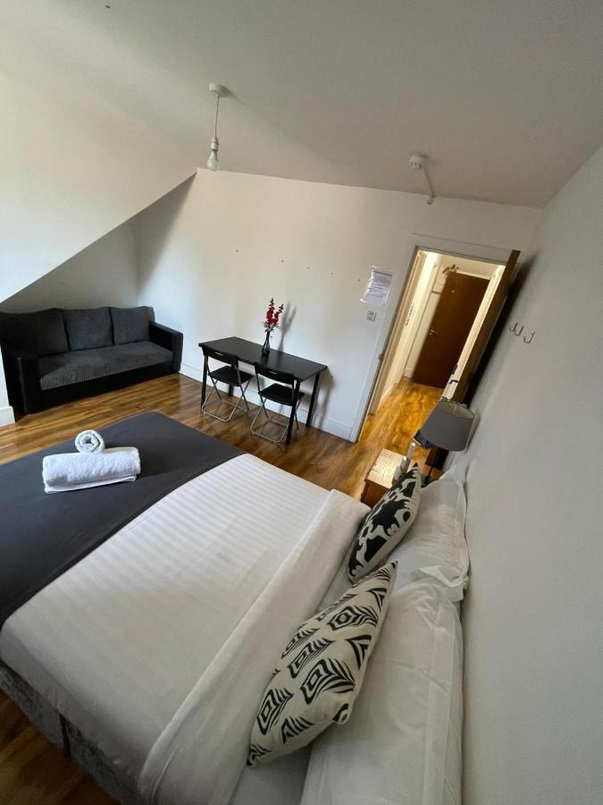 Sw16 Norbury Guesthouse Londra Esterno foto