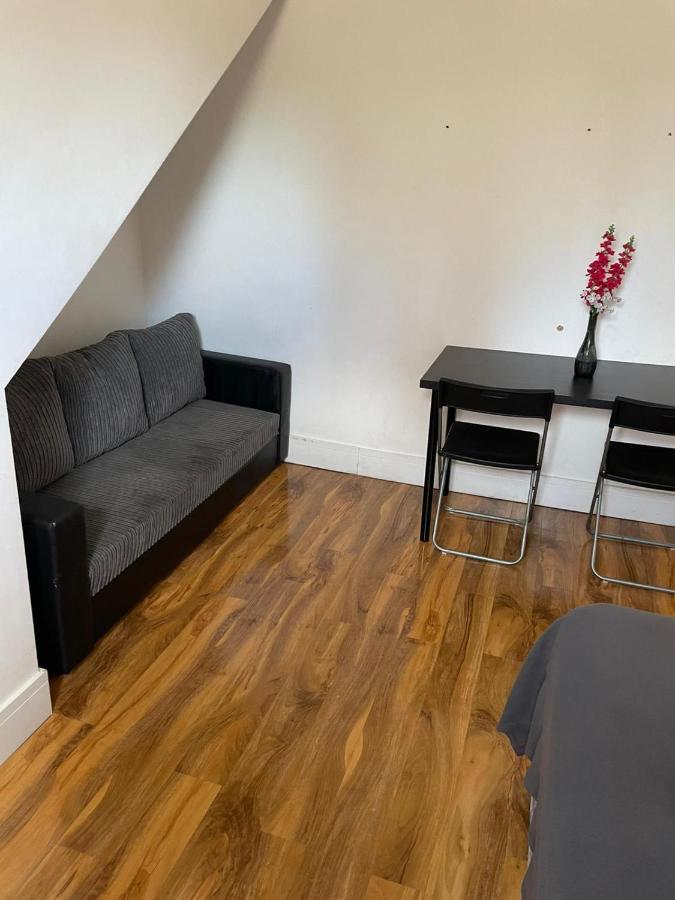 Sw16 Norbury Guesthouse Londra Esterno foto